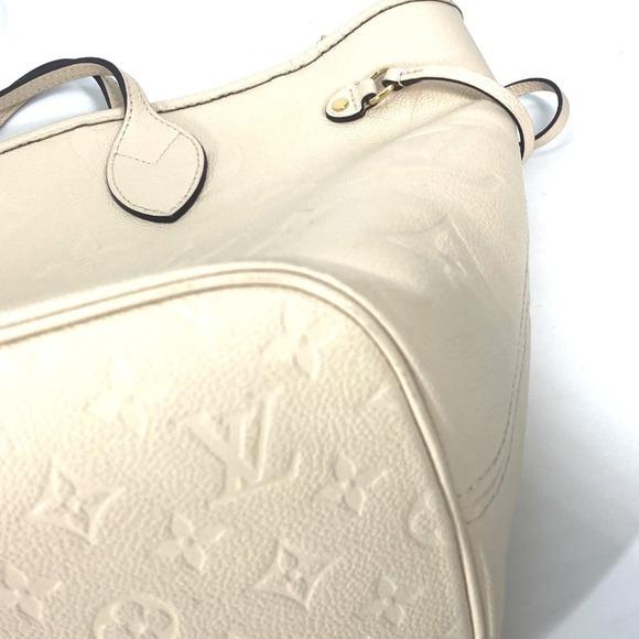 LOUIS VUITTON Beige Monogram Tote Bag - Picture 5 of 14